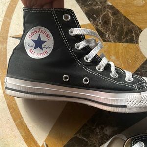Black Converse 7W